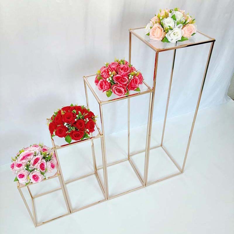 Metal iron square columns are used for wedding flower ornaments